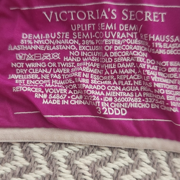 Victorias Secret Bras 32DDD - Picture 3 of 5